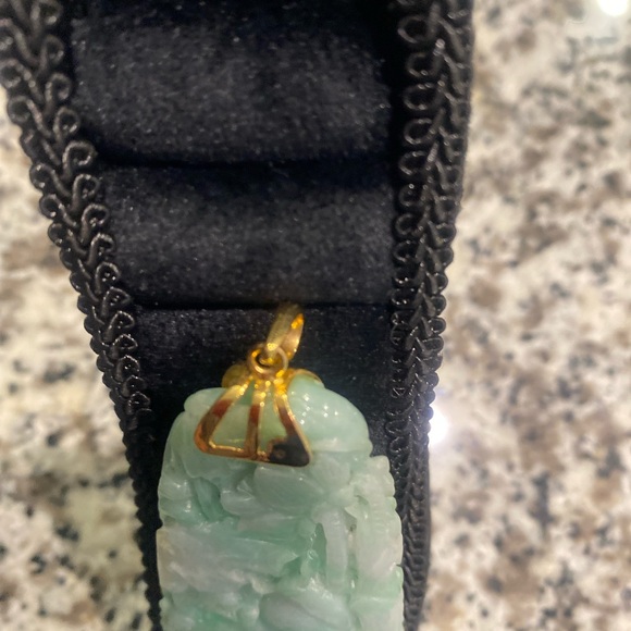 Elegant Expensive Green Jadeite Jade Pendant with 14k solid gold bail. - Picture 6 of 8